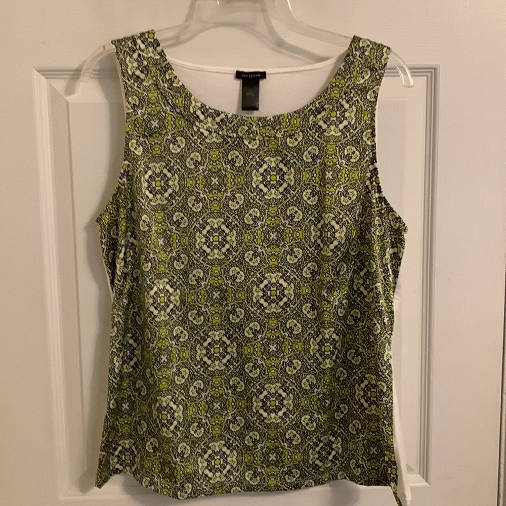 Ann Taylor sleeveless, patterned green blouse